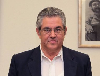 Σφοδρό αντιπολιτευτικό σφυροκόπημα δέχθηκε η κυβέρνηση στην Βουλή από Κουτσούμπα